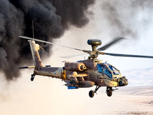 Polsko zařadilo do výzbroje první vrtulníky AH-64D Apache