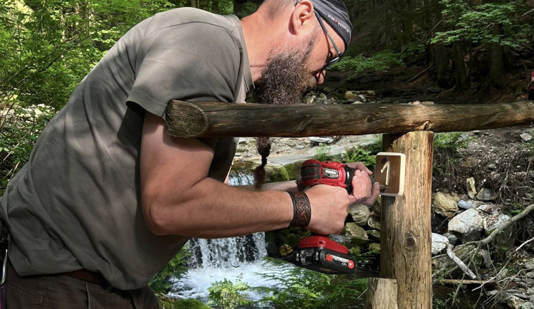 Kde došlo k úrazu? Výletníkům i záchranářům v údolí Bílé Opavy pomůže nové značení