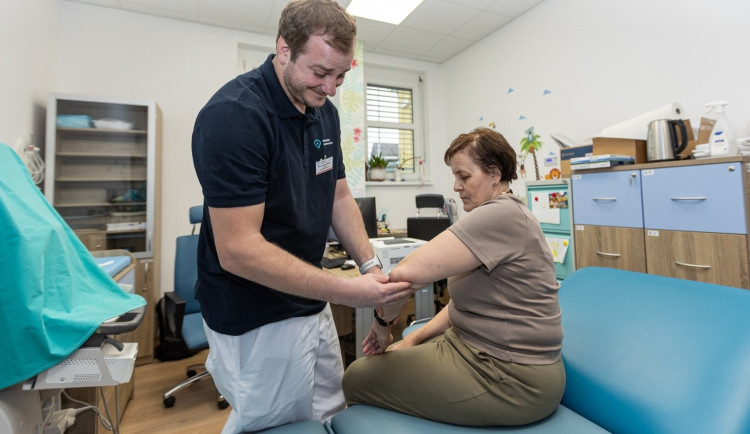 Nemocnice má novou ortopedickou ambulanci. Uznávaný lékař doporučuje pacienty k náhradě kloubů