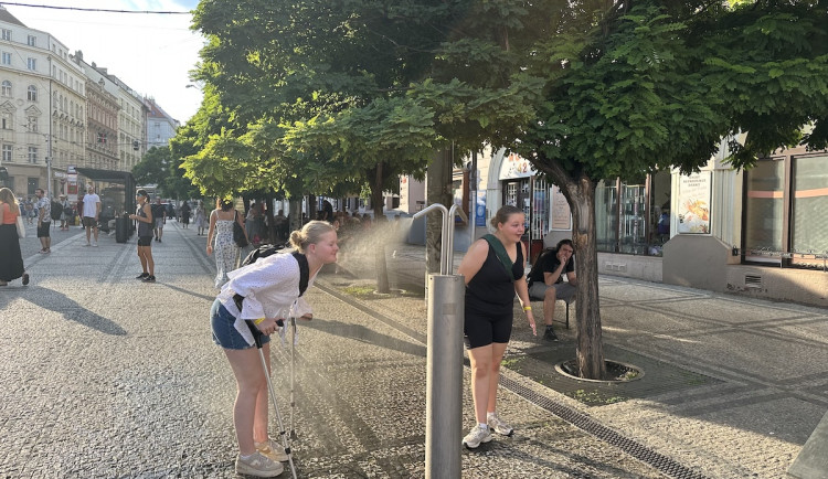 Meteorologové varují před bouřkami, po nich se vrátí tropy. Naměříme až 33 stupňů