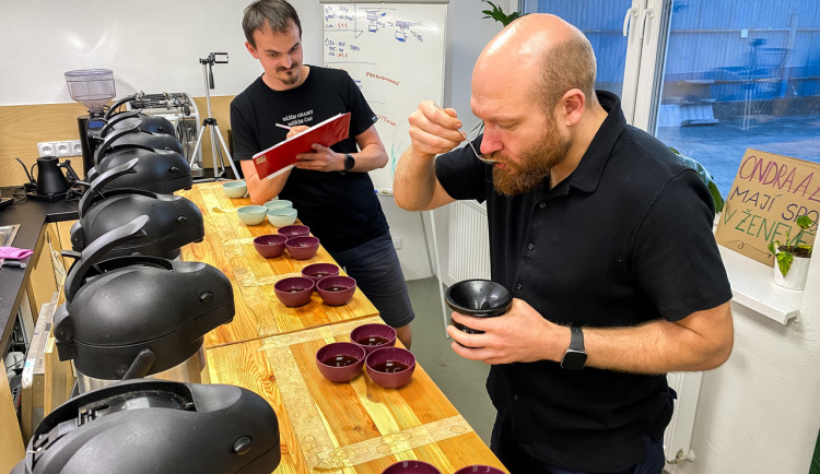 Když Ondra vyhrál, mně už nezbývalo, než obhájit. Dva budějčtí baristé jedou na mistrovství světa