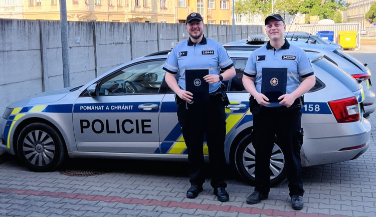 Drama v Bedihošti. Policisté z Prostějova zachránili život muži v bezvědomí