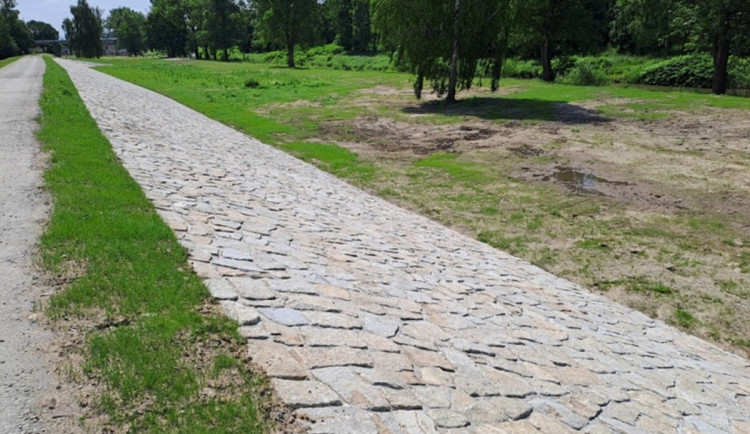 Povodí opravilo protrženou hráz na soutoku řek v Ostravě, nově ji zpevnilo a zvýšilo