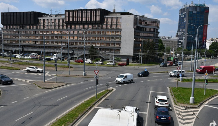 Už v pondělí začne náročná výměna tramvajových kolejí v centru, řidiče čekají omezení