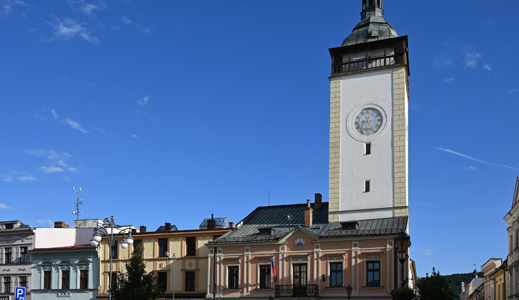 Věž staré radnice v Hranicích projde rekonstrukcí, obnovy se dočká i vyhlídkový ochoz