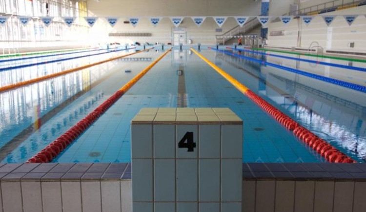 Léto v Hradci: bazény a koupaliště mění na léto otevírací dobu