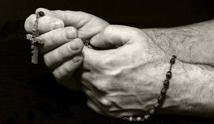 Biskupství řeší skandální obtěžování, dopustit se ho měl už dříve potrestaný muž