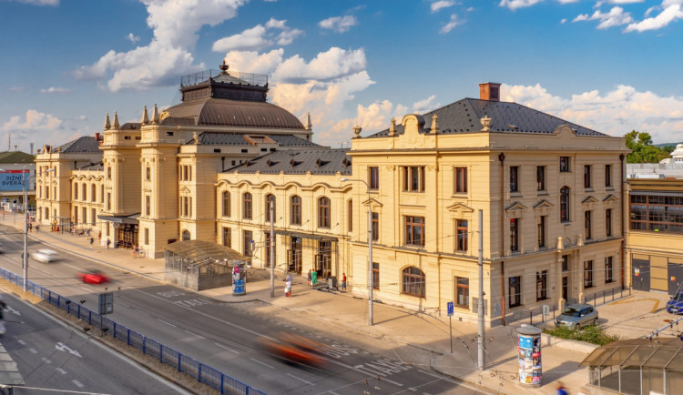Výpadek elektřiny způsobil zpoždění vlaků na trase České Budějovice - Praha