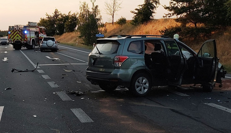 Nehoda na Havlíčkobrodsku přinesla čtyři zraněné. Škoda je čtvrt milionu korun