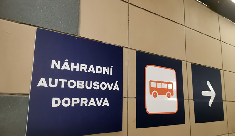 Mezi Olomoucí a Prostějovem týdny nepojedou vlaky, ČD zajistily dvě varianty náhradních autobusů