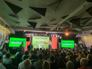 Kdo se nevešel, řval venku. Brněnské publikum premiéra nešetřilo