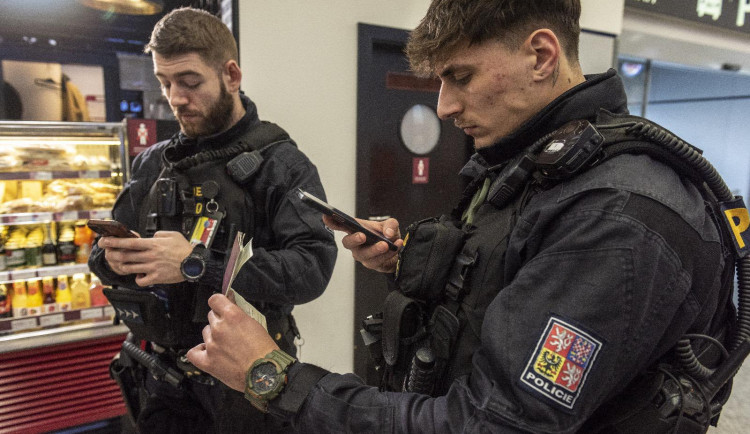 Hledaný Rus chtěl utéct přes pražské letiště. Měl náhradní pas a změněné jméno