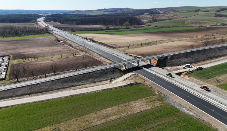 Silničáři plně zprovoznili dálnici D55 do Bzence. Řidiči projedou ve čtyřech pruzích