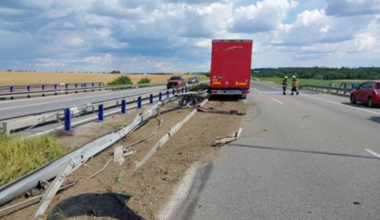 Nehoda kamionu v pátek odpoledne uzavřela dálnici D1 ve směru na Brno