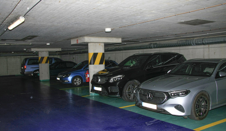 Právníci si nepředali informace, Mohelnice neuspěla u soudu s reklamací zatékání vody do garáží