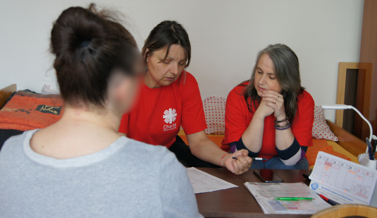 Fabiola pomáhá rodinám s dětmi. Třeba i ženě, které z výplaty zbyde pět tisíc korun