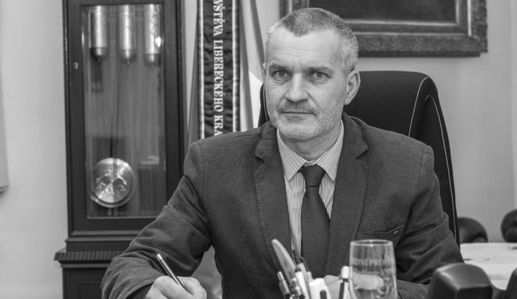 Ve věku nedožitých 60 let zemřel dlouholetý starosta Tanvaldu Vladimír Vyhnálek