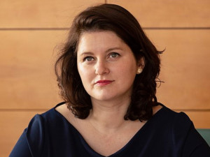 KOMENTÁŘ: Maláčová: Volný pád, nebo Sbal prachy a vypadni?