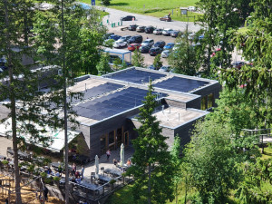 Stezka korunami stromů instalovala fotovoltaický systém. Ušetří 20 % energie