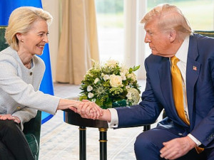 EU a USA dosáhly dohody, clo na zboží z EU bude 15%