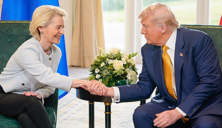 EU a USA dosáhly dohody, clo na zboží z EU bude 15%