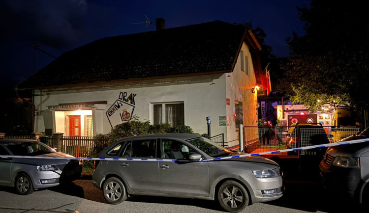 Evelínka narozená v sektě zůstane u pěstounů, komunita teď očekává narození dalšího miminka