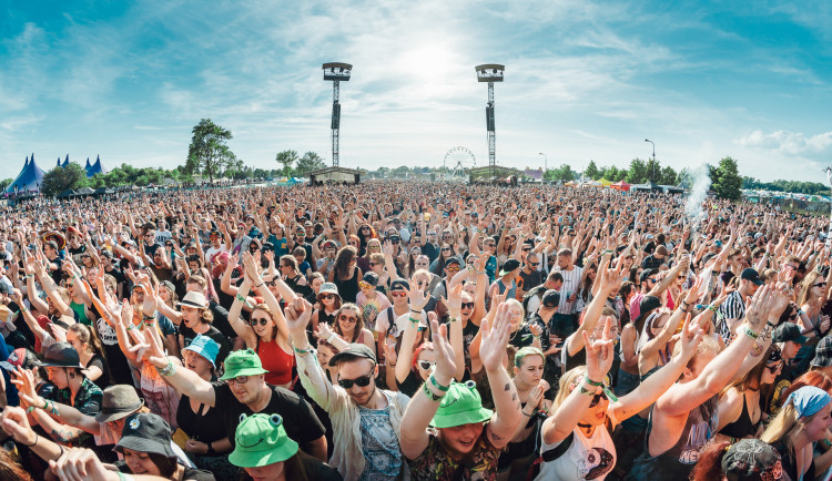 Na Adamse na hradecké letiště můžete zdarma na kole i autobusem