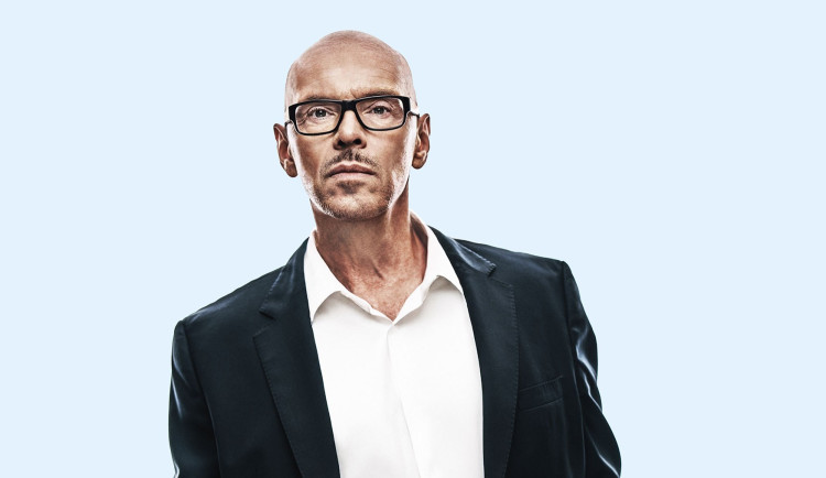 Skupina J.A.R. okamžitě ukončila spolupráci s frontmanem Klempířem, když oznámil kandidaturu za Motoristy