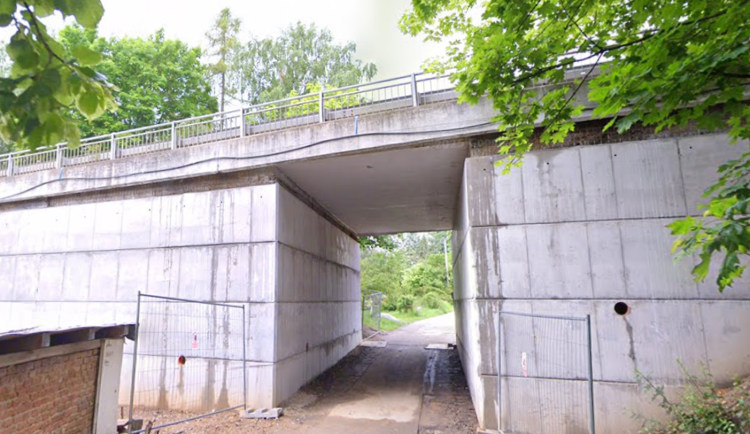 MAPA: V Rančířově pozor na semafory. Oprava mostu jde pomalu do finále