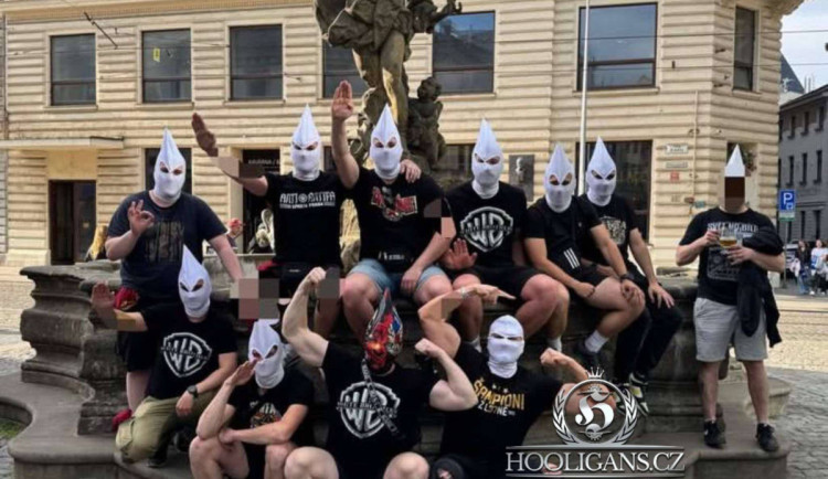 Policie už zná identitu hajlujících fanoušků Sparty, věc vyšetřuje jako přečin