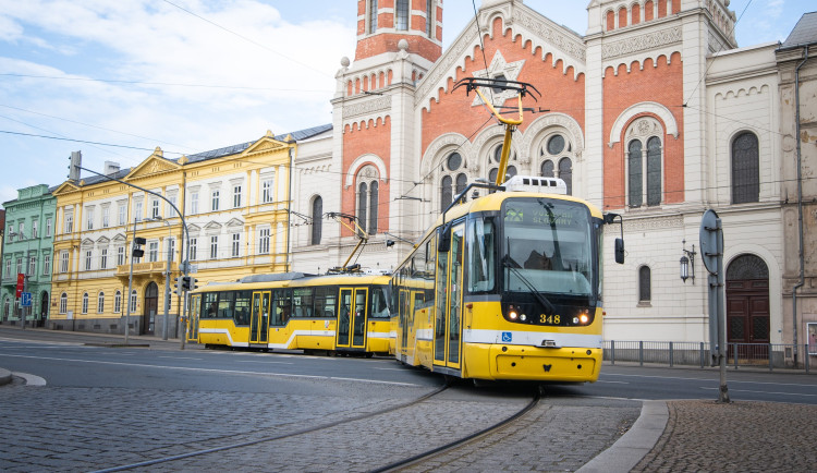 Pozor na víkendovou výluku tramvají. Z centra na Lochotín pojedou autobusy