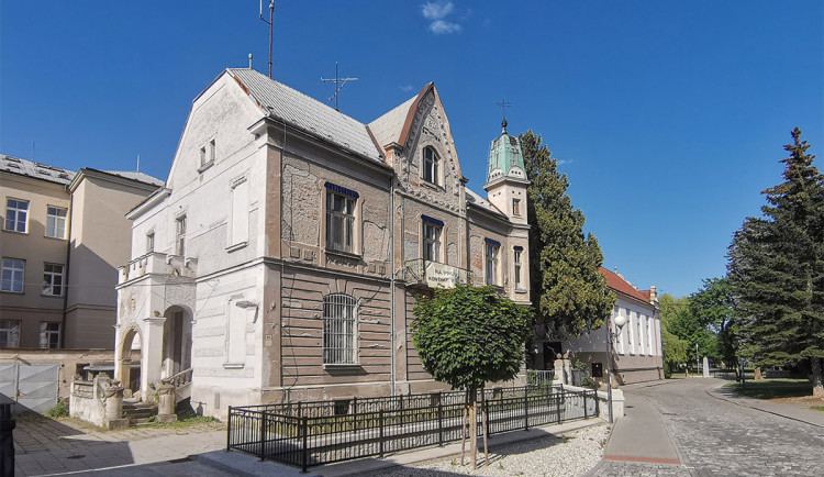 Litovel získala od státu opuštěnou Sochovu vilu. Po rekonstrukci má rozšířit školní prostory