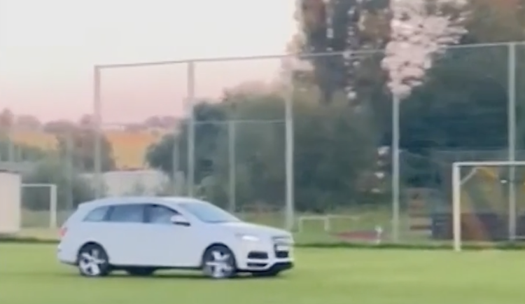 VIDEO: Na fotbalovém hřišti v Toužimi padly výstřely, policie zajistila plynovou pistoli