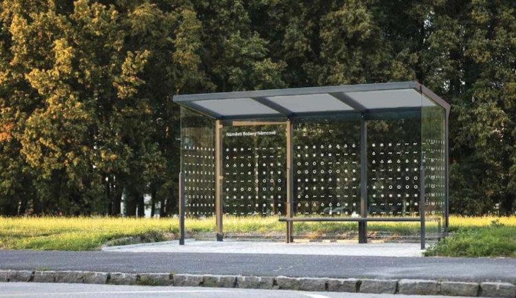 V Jablonci začíná výměna autobusových zastávek. Do konce prázdnin jich bude patnáct