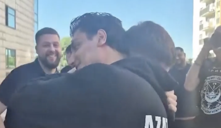 VIDEO: Rapper Hard Rico je na svobodě. Složil kauci 750 tisíc korun