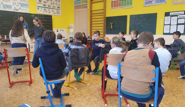 Základní škola v Nasobůrkách u Litovle končí, nejsou učitelé. Ředitelka rezignovala