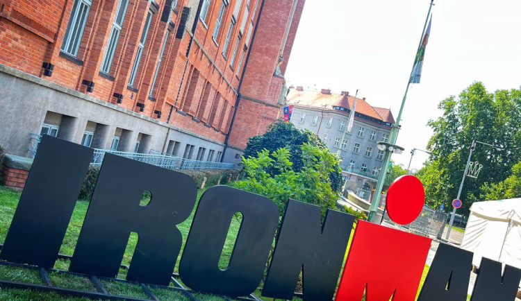 Během hradeckého Ironmana zaparkujete na náměstí, u Flošny i univerzity