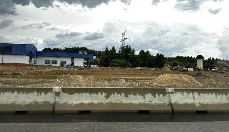 Na dálničním přechodu v Rozvadově se změní dopravní režim kvůli stavbě odpočívky