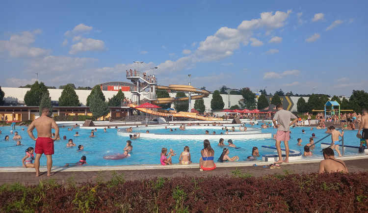 FOTO: S tropickými teplotami ve Vodním ráji stoupá zájem o online nákup vstupenek