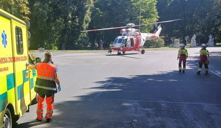 Z okna hotelu v Karlových Varech vypadla žena, policisté vyloučili cizí zavinění