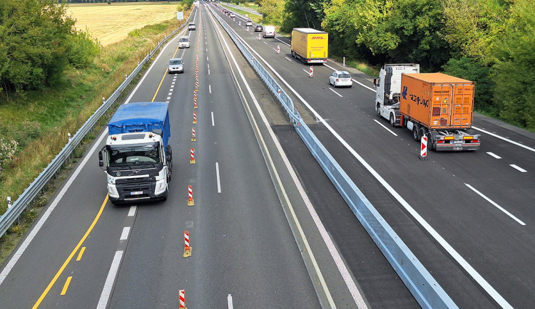 Konec omezení na rušné dálnici u Olomouce. Tah na Mohelnici se otevírá v plné šířce