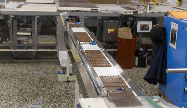 Čokoláda, rozinky, arašídy a želé. Studentská pečeť slaví padesátiny, ikonická sladkost vzniká v Olomouci