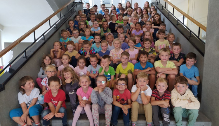 Hradecká Malšova Lhota bez školy: Rodiče a děti čeká ode dneška nechtěné dojíždění