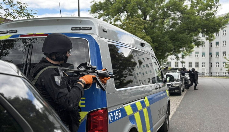 Šílený střelec i agresivní návštěvník, zdravotníci se učí reagovat na vyhrocené situace