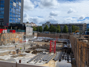 V centru Plzně začala stavba komplexu se stovkami bytů, kancelářemi a obchody