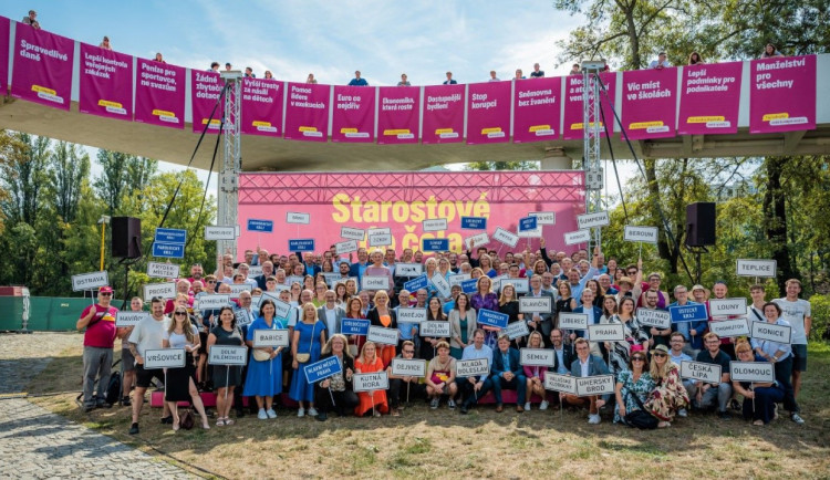 KOMENTÁŘ: Starostové do čela. Ale kdo