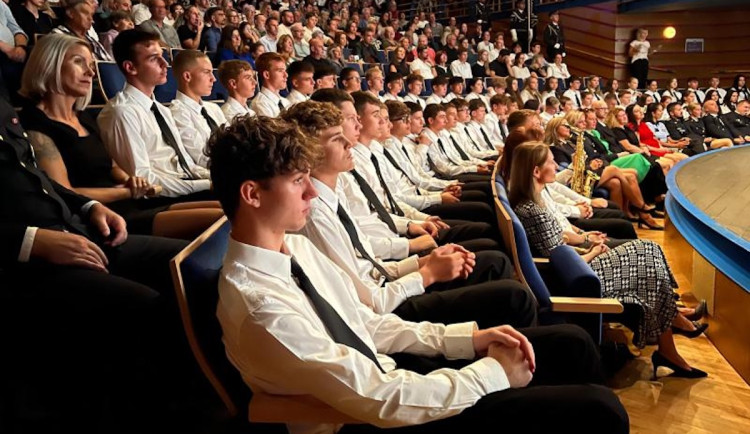 V Sokolově složili studenti policejní školy slavnostní slib