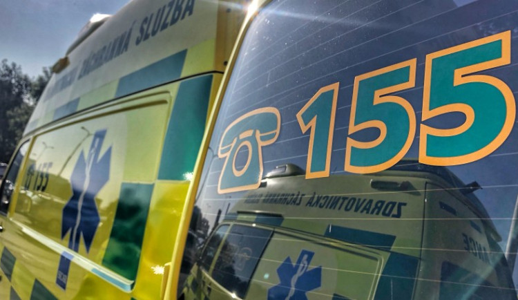 Mezi Vícovem a Ohrozimí zemřela řidička osobního auta při srážce s nákladním vozem