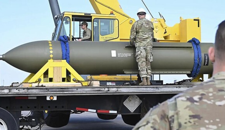USA vyvíjejí novou průraznou bombu proti hluboko ukrytým cílům