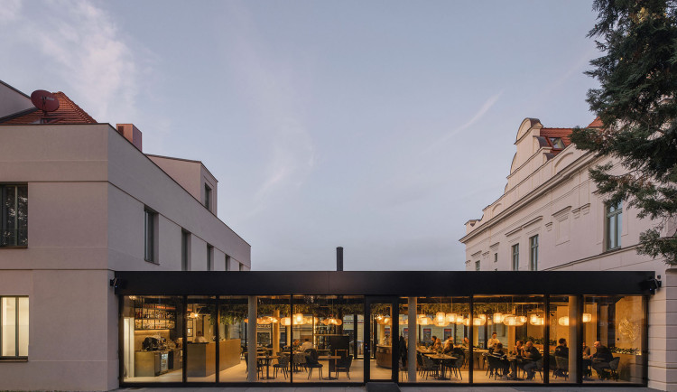 Stavbami roku Plzeňského kraje jsou Villa Fitz v Rokycanech a škola v Postřekově